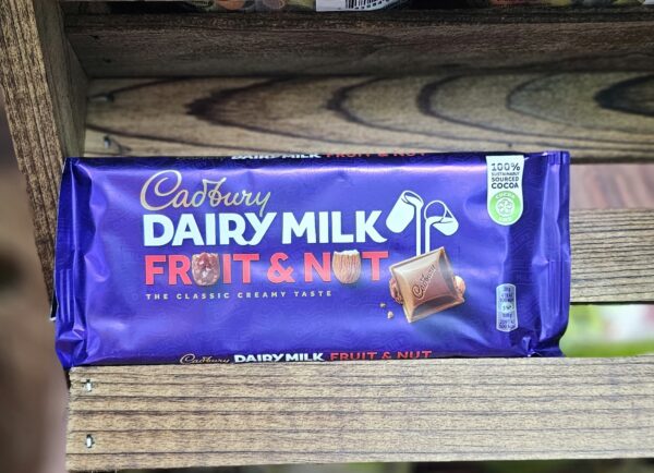 cadbury dairy milk fruit & nut (180g)